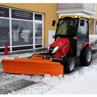 Фото: Снегоуборочный трактор TYM T233